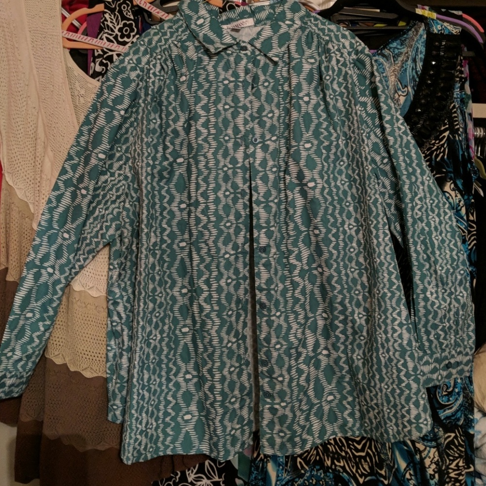 Woman's cotton long sleeve buttin down NWOT